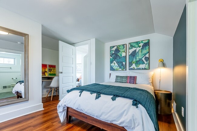 Building Photo - Rare historic East Nashville bungalow for rent; 4 Beds 3 Baths, 1,806 SqFt, fenced yard