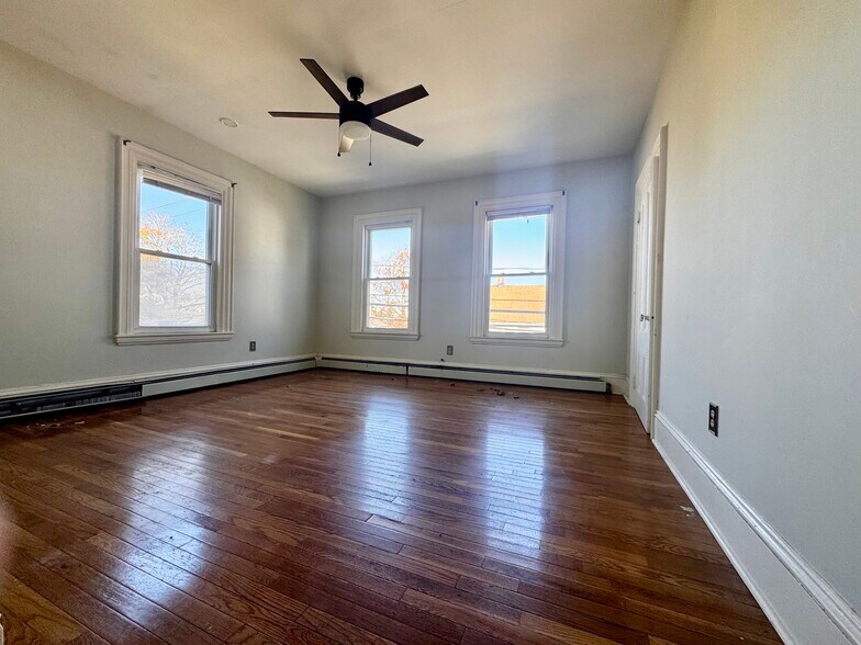 Building Photo - 151 Sandwich St