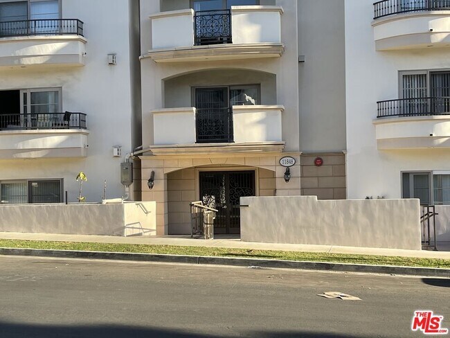 Building Photo - 11848 Kiowa Ave