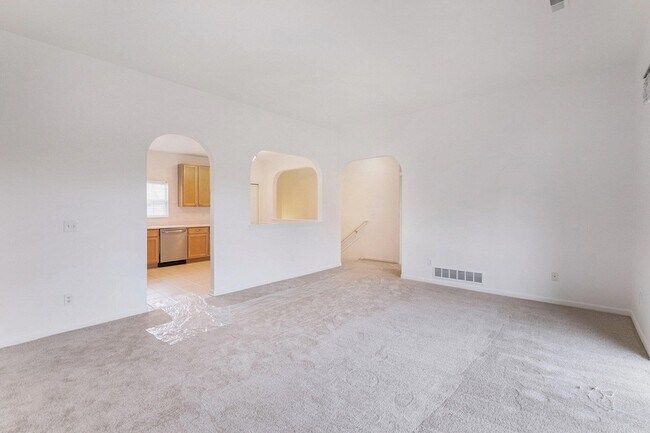Building Photo - 2925 N Knightsbridge Cir