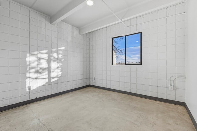 Building Photo - 415 S Weber St