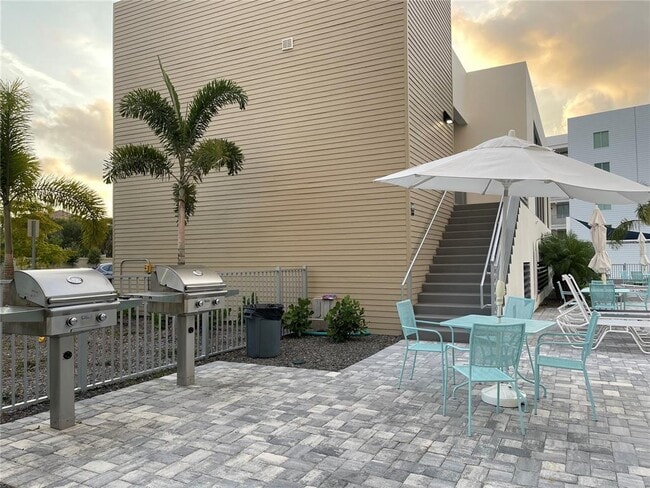Building Photo - 1709 N Tamiami Trl