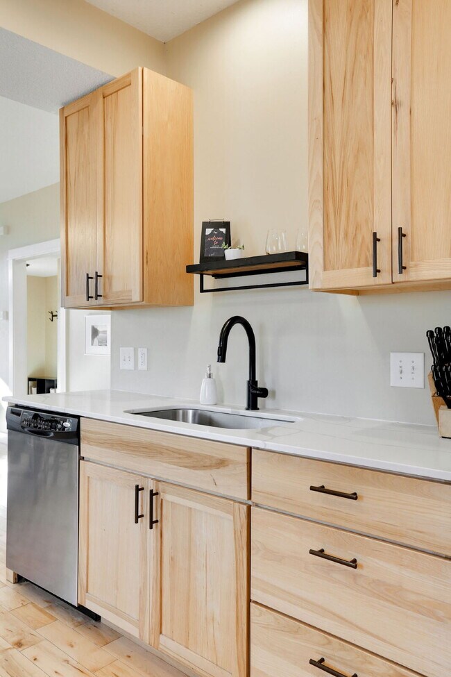 Building Photo - Charming 5-Bed Home with Hardwood Elegance in Minneapolis