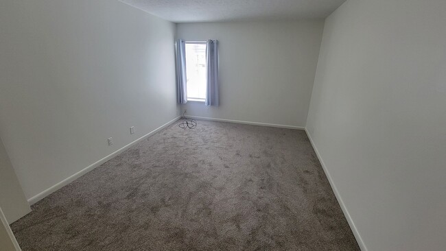 Building Photo - Clean Two Bedroom Condo For Rent