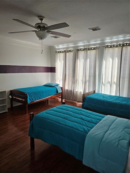 Building Photo - 1211 Lark Ln