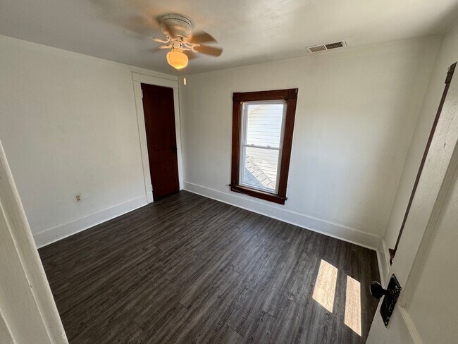 Building Photo - 748 Randolph Ln