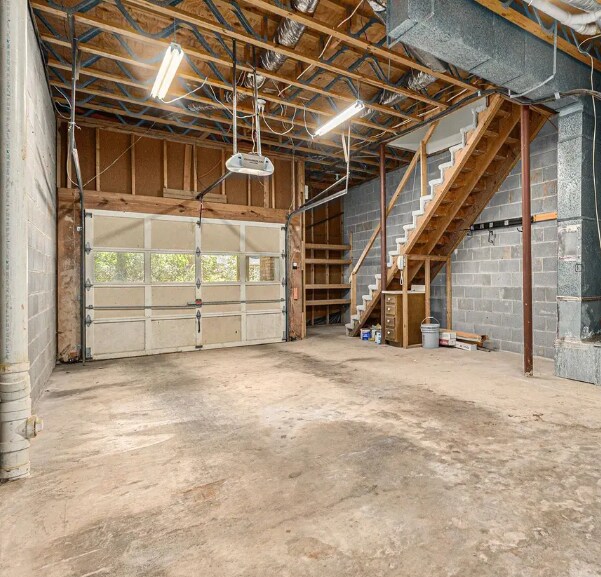 Building Photo - 1629 Ashwood Ln