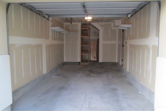 Building Photo - Great 2 bed, 2 bath town home in Lehi