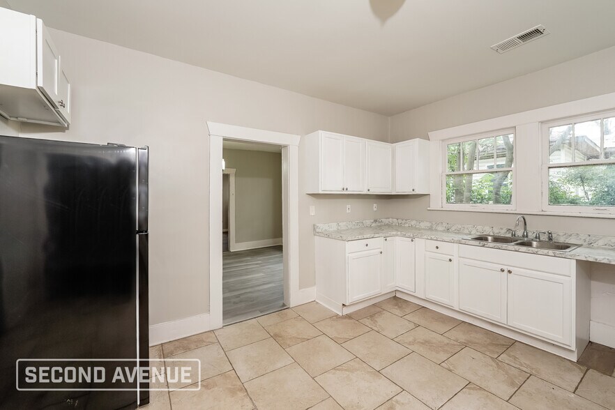 Building Photo - 519 4th Ct W
