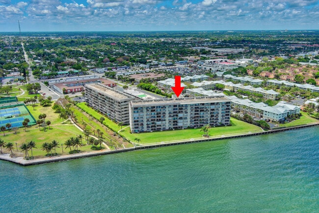 Building Photo - 801 Lake Shore Dr