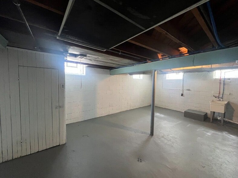 Building Photo - 22148 Moross Rd