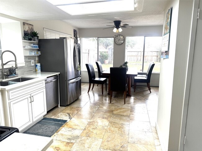 Building Photo - 15806 Oak Mountain Dr