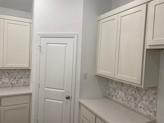 Building Photo - 1613 Pne Vly Dr