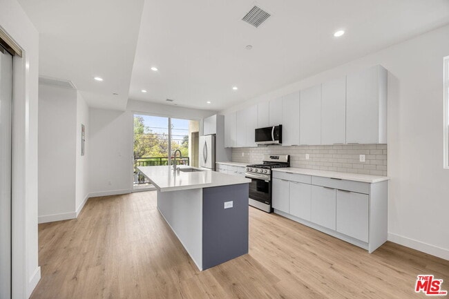 Building Photo - 11255 Hatteras St