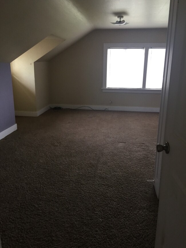 Building Photo - Charming Vintage Home for Rent in Camas!