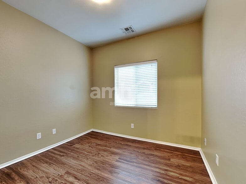 Building Photo - 11709 W Jefferson St