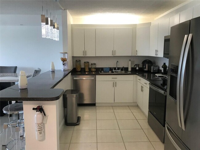 Building Photo - 14830 Naranja Lakes Blvd