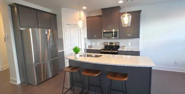 Building Photo - 81 Auburn Wds Dr