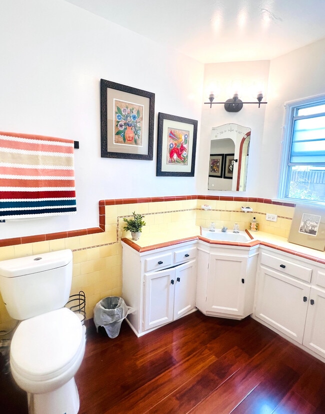 Building Photo - 9101 La Salle Ave