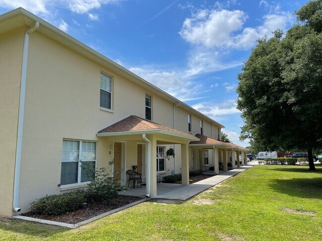 Building Photo - 2 Bedroom/2 1/2 Bathroom End Unit Apartment