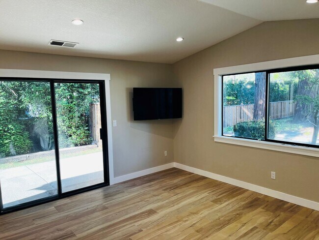 Building Photo - Single Level 2 Bedroom 2 Bath Danville Townhouse/Condo