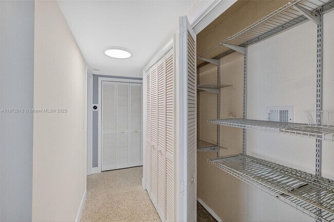 Building Photo - 537 Menendez Ave