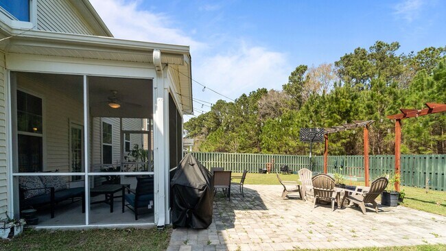 Building Photo - Beautifully Upgraded Home with Outdoor Fire Pit and Fenced Backyard in Buckhead East
