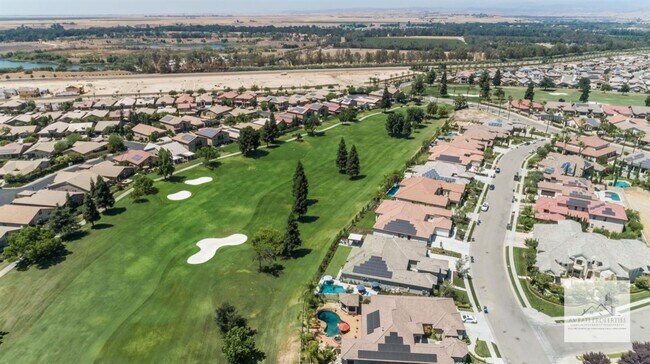 Building Photo - Beautiful 4 bedroom home on the Golf Course!