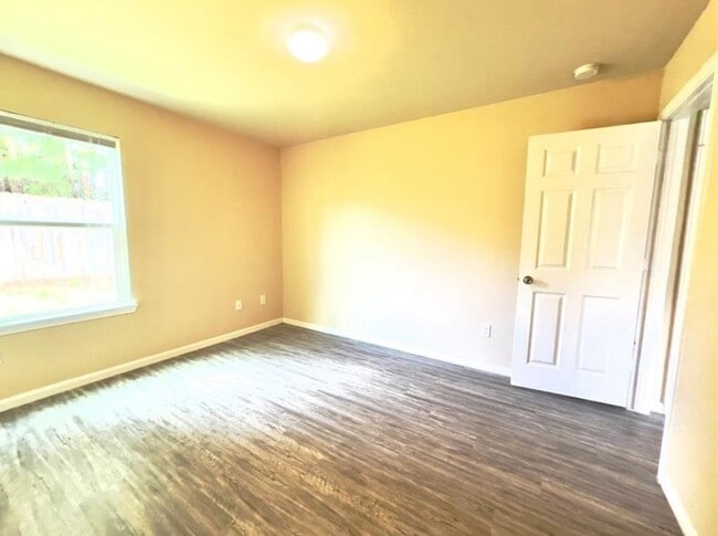 Building Photo - 16666 E Hammon