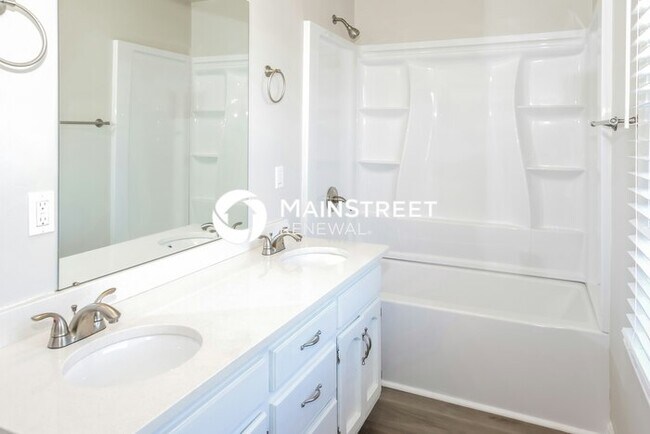 Building Photo - 4 Bedroom Pet-Friendly Home in HUNTSVILLE, AL with Main Street Renewal