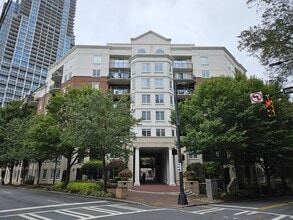 Building Photo - 300 W 5th St
