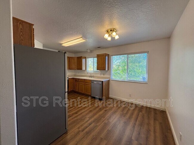 Building Photo - 154 E 100 N