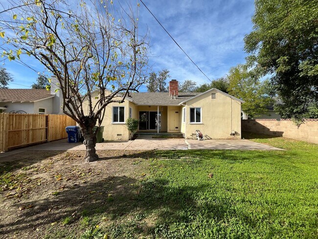 Building Photo - Upgraded 3+2 in Canoga Park w/central HVAC, wood floors + appliances!