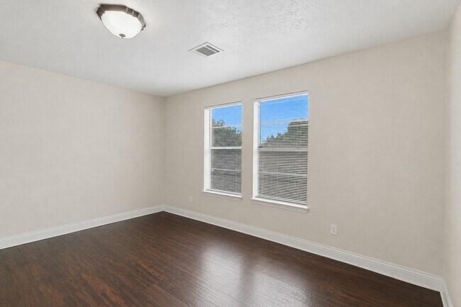 Building Photo - 515 Riggs St