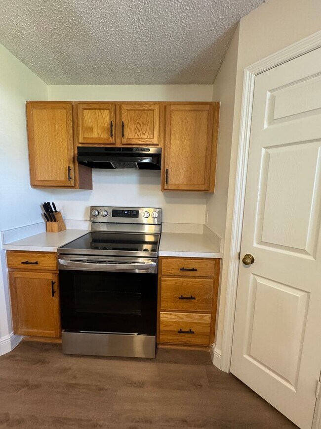 Building Photo - Spacious and Comfortable House for Lease