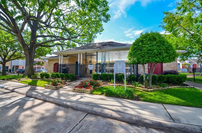 Building Photo - 1549 W Sam Houston Pkwy S