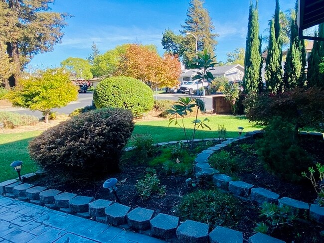 Building Photo - 1757 Burbank Ct