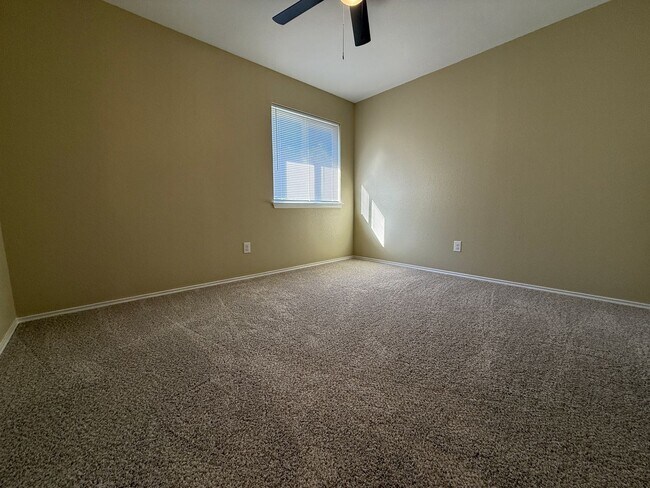 Building Photo - 1305 Fox Creek Dr