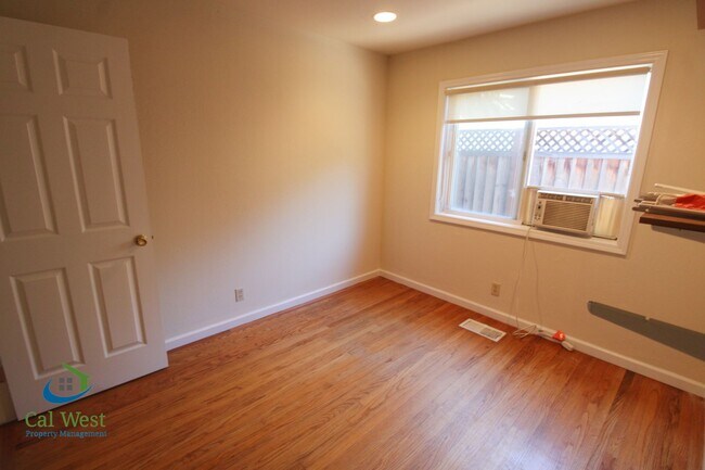 Building Photo - $4895 - Large beautiful 3/2 Home located i...