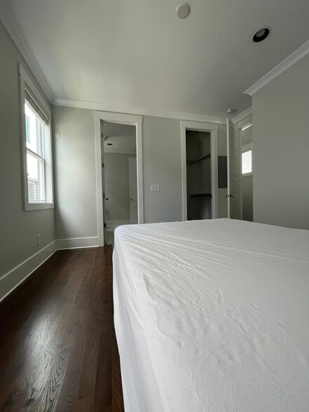 Building Photo - 1705 14th Ave S