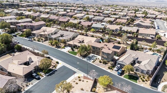 Building Photo - 2665 Chateau Clermont St