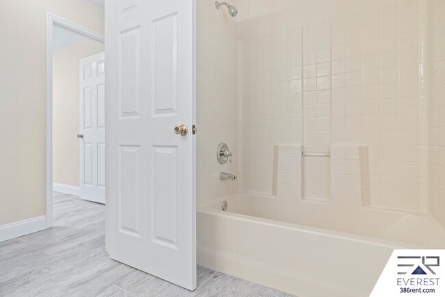 Building Photo - 96 Whispering Pine Dr