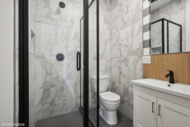 Building Photo - 1114 W Grand Ave