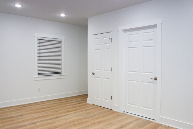 Building Photo - Valley Springs Apartments