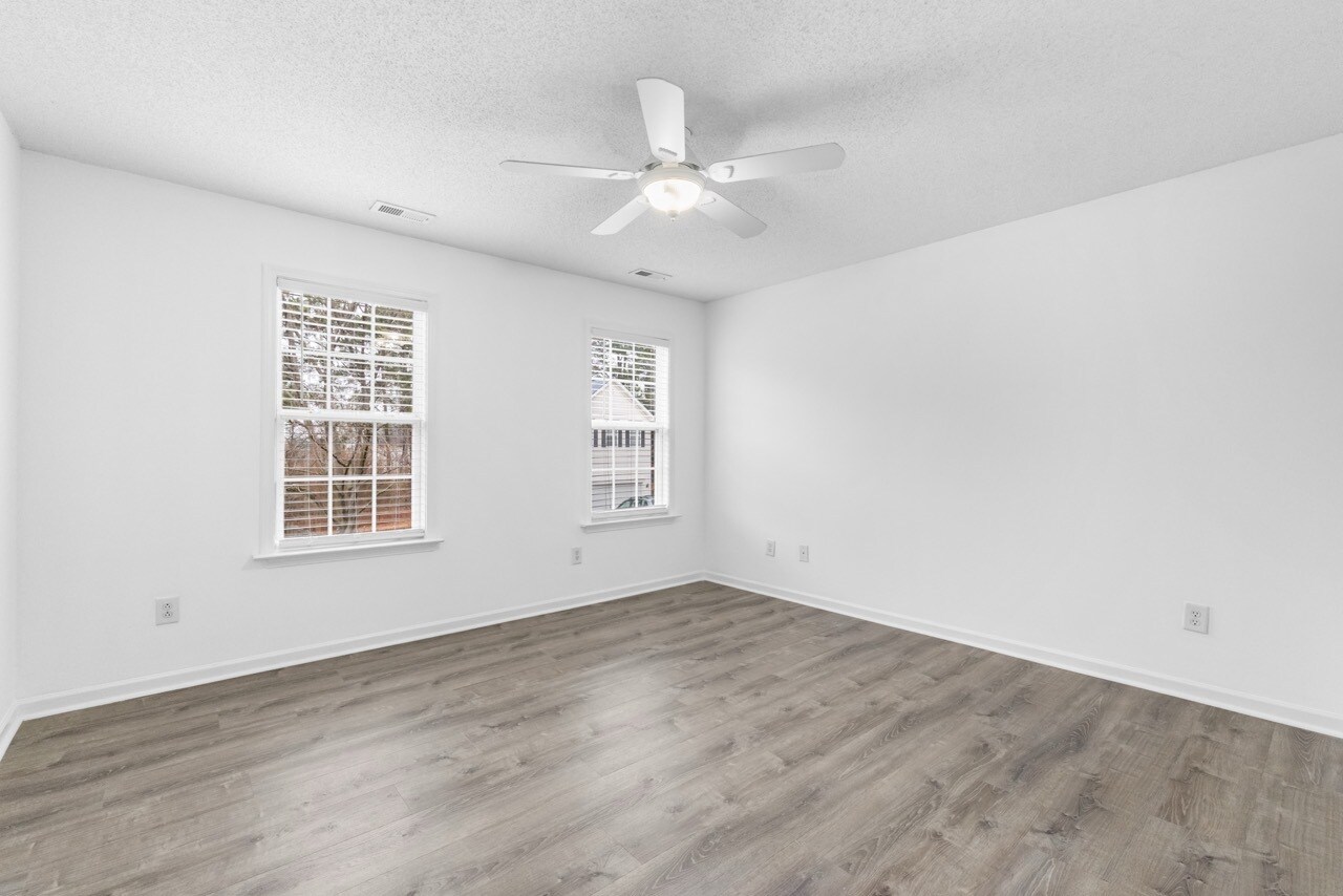 Building Photo - 129 Kellerhis Dr