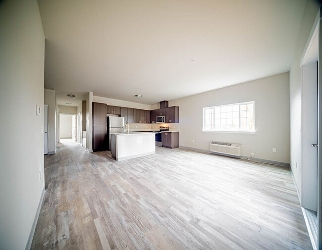 Interior Photo - 169-Franklin Commons