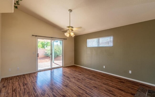 Building Photo - 3Bdrm / 2Ba  Bright & Clean near Thorneydale/Hardy