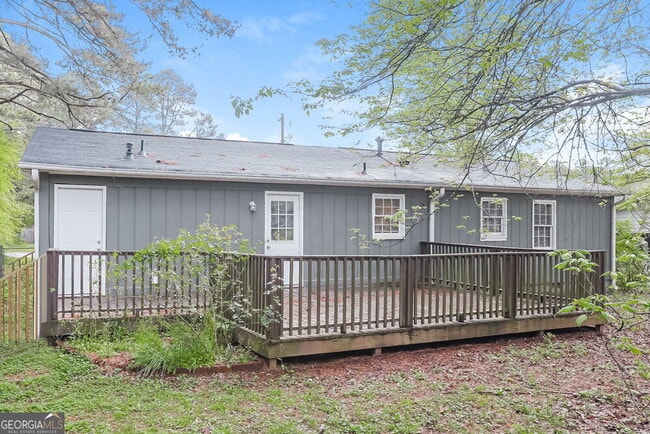 Building Photo - 583 Lakeridge Cir SE