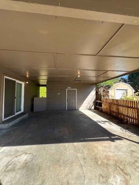 Building Photo - 2 bed 1 bath duplex Garden City!