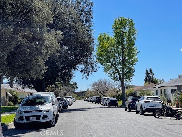 Building Photo - 2542 N Brighton St